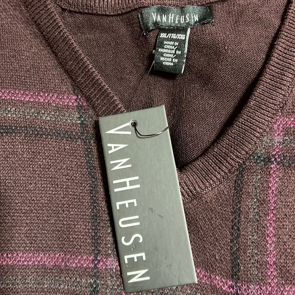 Men’s V-neck sweater